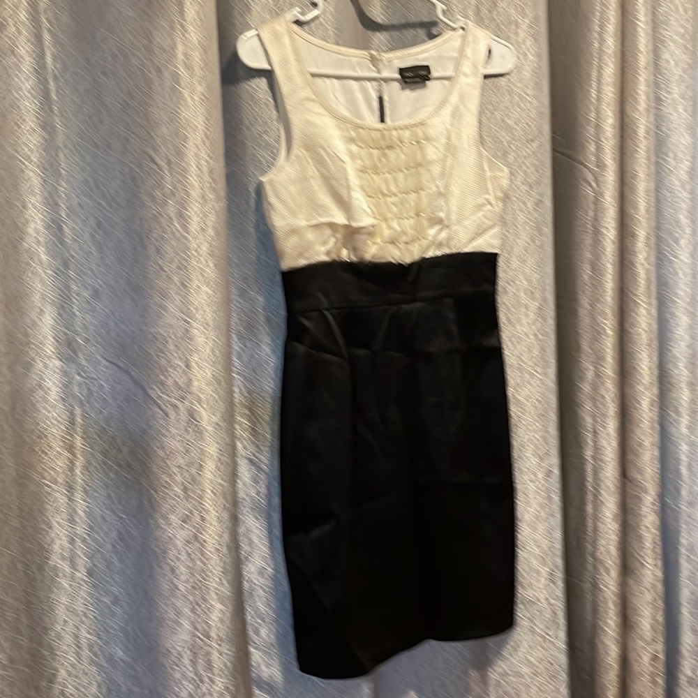 Max and Cleo Sleeveless Cocktail Dress - Sz 2
